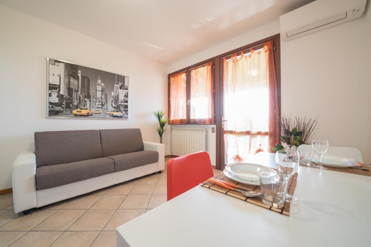 Gardappartamenti Cascinale Pool Desenzano del Garda Exteriör bild
