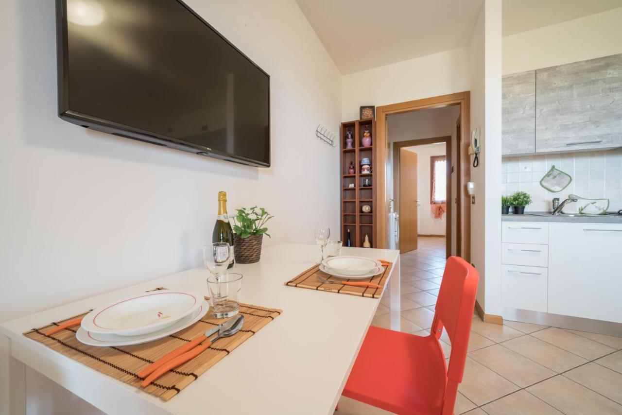 Gardappartamenti Cascinale Pool Desenzano del Garda Exteriör bild
