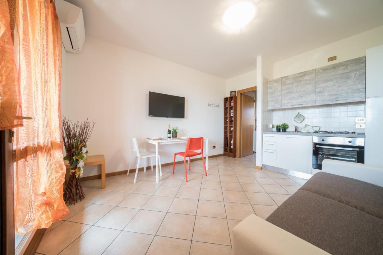 Gardappartamenti Cascinale Pool Desenzano del Garda Exteriör bild