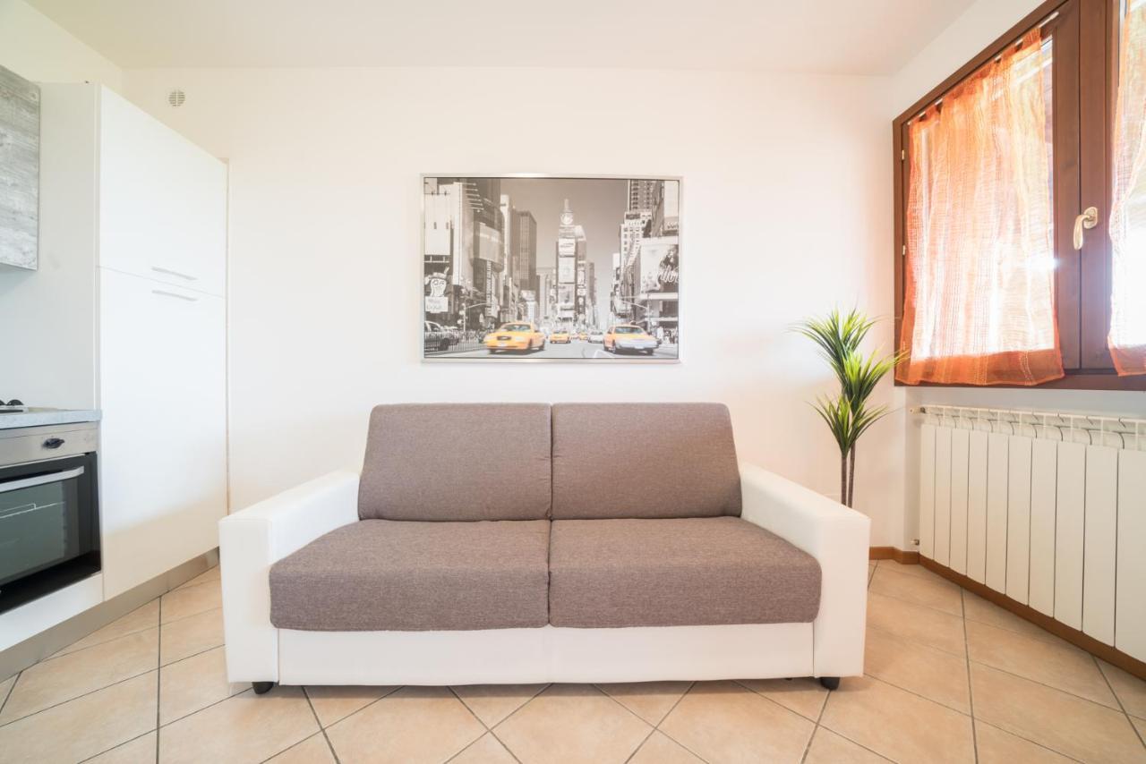 Gardappartamenti Cascinale Pool Desenzano del Garda Exteriör bild