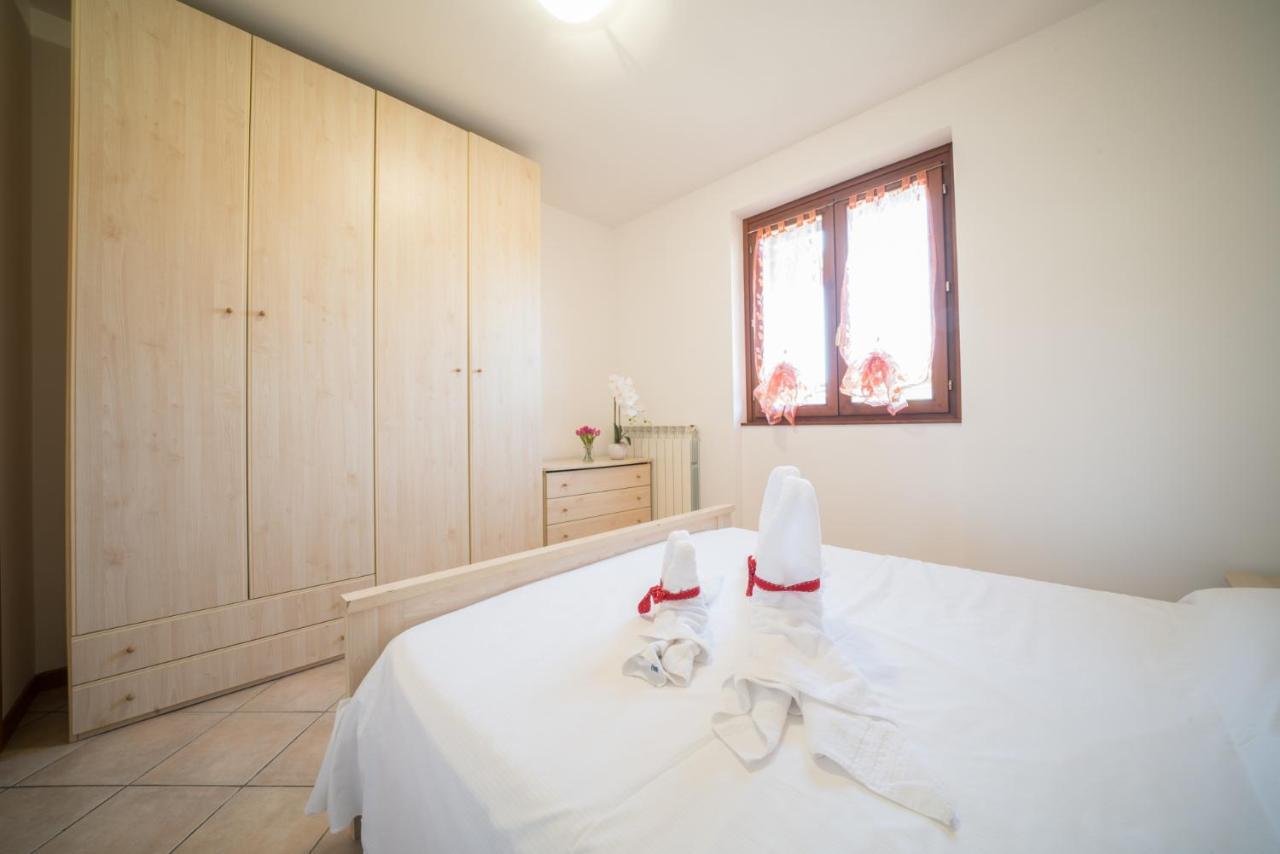 Gardappartamenti Cascinale Pool Desenzano del Garda Exteriör bild