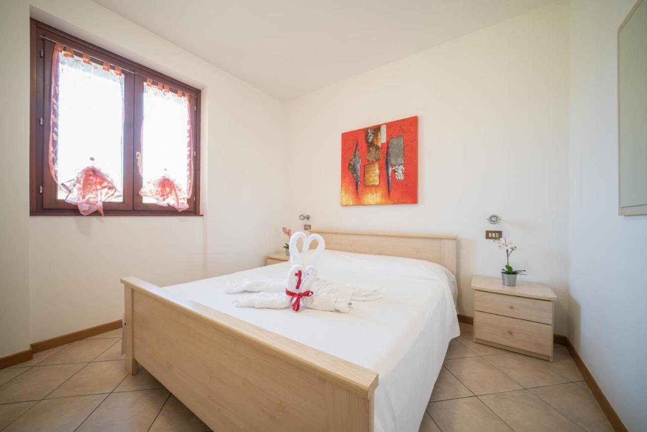 Gardappartamenti Cascinale Pool Desenzano del Garda Exteriör bild