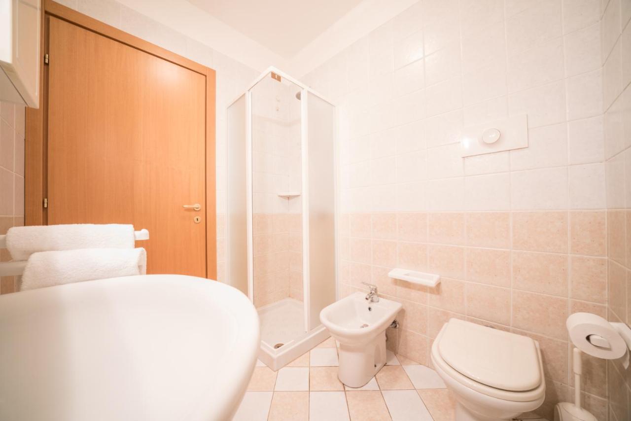 Gardappartamenti Cascinale Pool Desenzano del Garda Exteriör bild